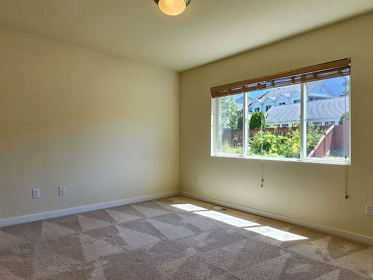 2567 NE Kensington Ct — Photo 26