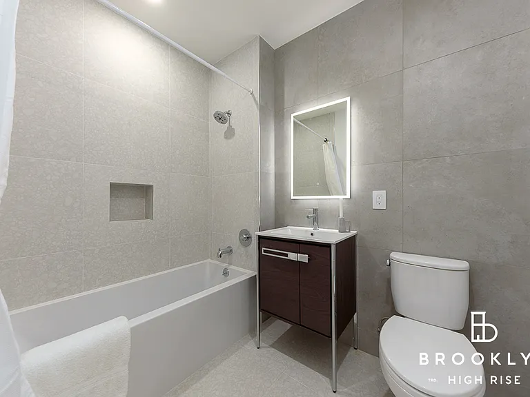 2667 Fulton St #5F — Photo 6