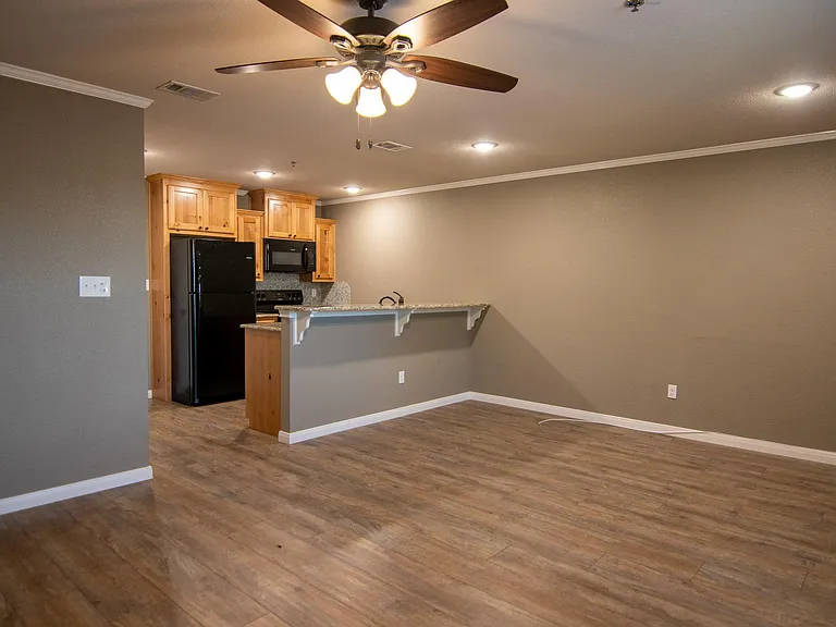 Creekside Apartments — Photo 14