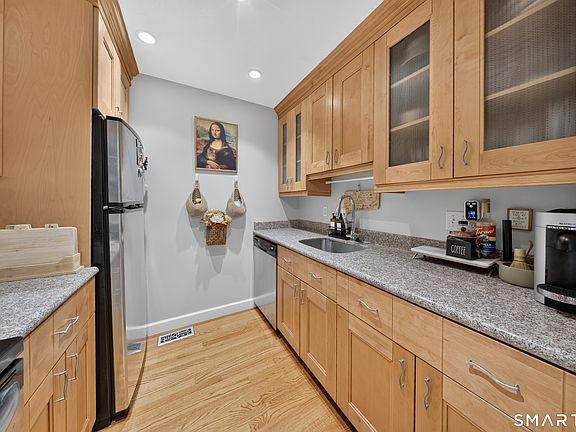 5th image of 3 Oakwood Avenue #B3