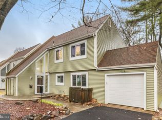 1462 Roundleaf Ct, Reston, VA 20190