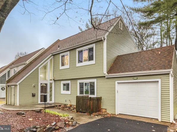 1462 Roundleaf Ct, Reston, VA 20190