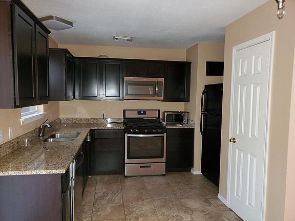 3rd image of 7501 Peabody Dr