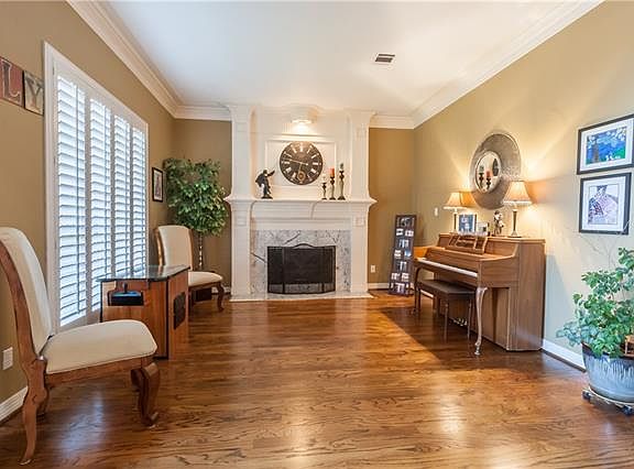5th image of 1330 Barrington Dr