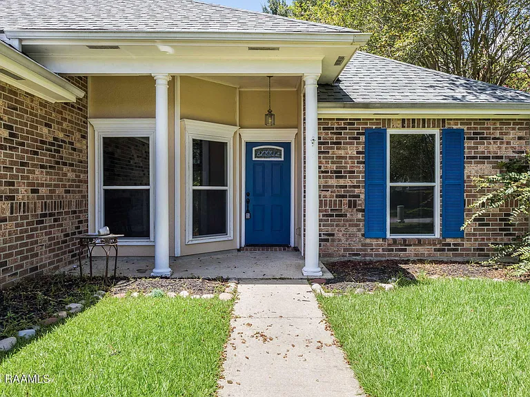 115 Tulip Tree Ln — Photo 2