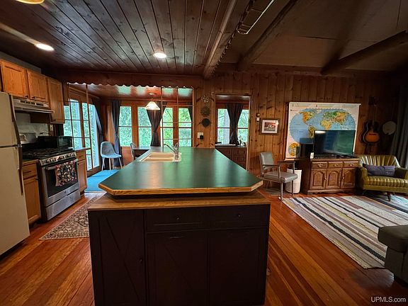 4th image of 428 Green Garden Rd