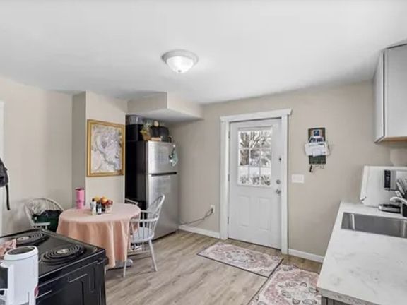 3rd image of 225 Main St #3