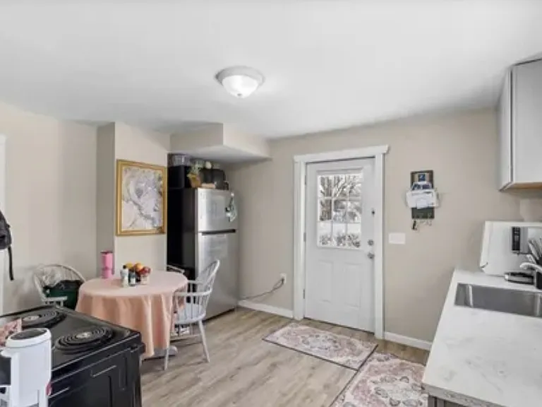 225 Main St #3 — Photo 3