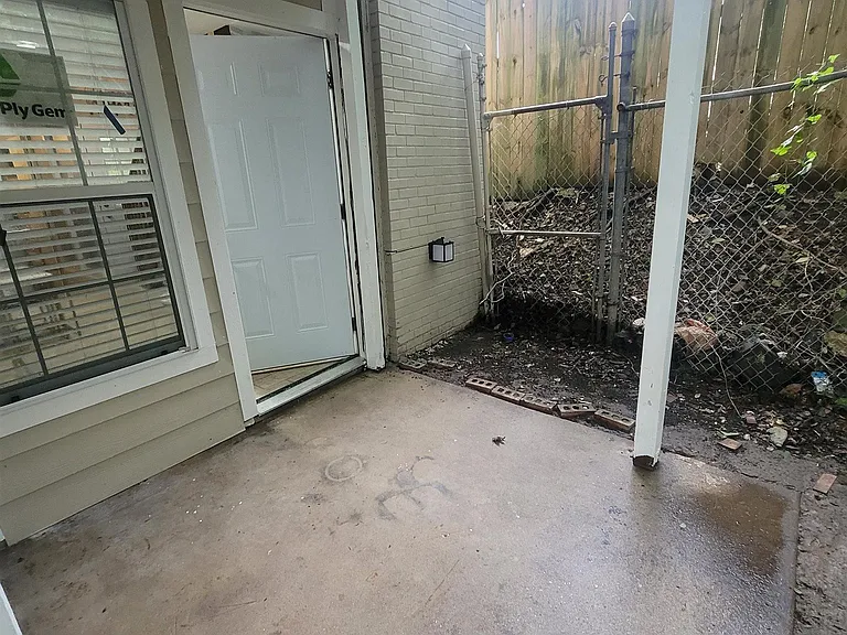 281 Chatsworth St — Photo 7