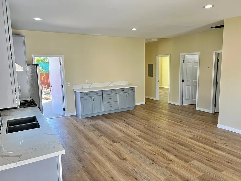 6887 Marlowe Dr — Photo 4