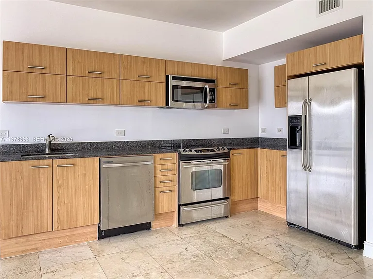 350 S Miami Ave — Photo 6