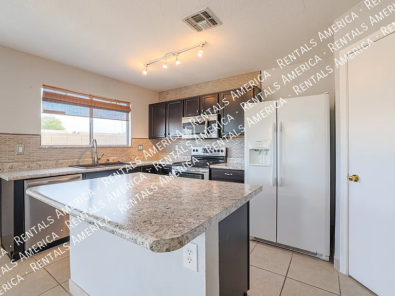1324 S Mosley Ct — Photo 12