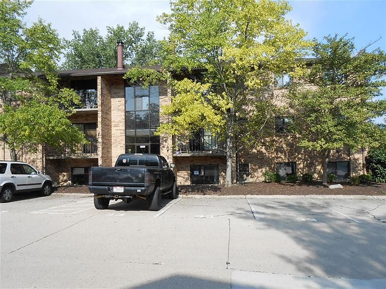 1st image of 7233 Creekview Dr APT 1
