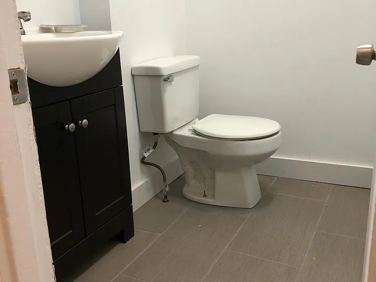 34 Cunard St #2 — Photo 12