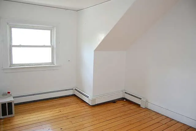 129 Benevolent St — Photo 10