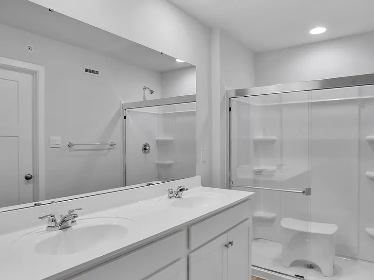 126 Scotland Ln — Photo 26