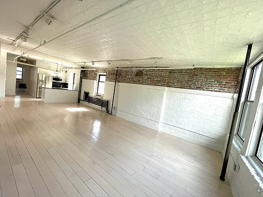 Rented by Vertical Real Estate LLC | media 7