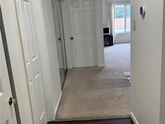 4th image of 942 Guelbreth Ln APT 208