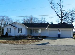 400 E King St, Fairfield, IL 62837