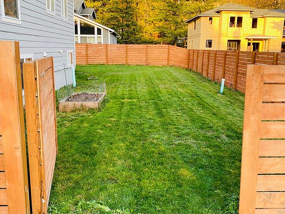 Brand new fence in 2019, large fully fenced in yard.