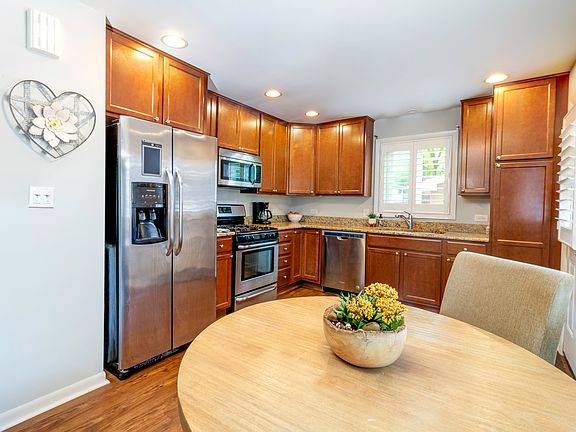 4th image of 213 N Lombard Ave