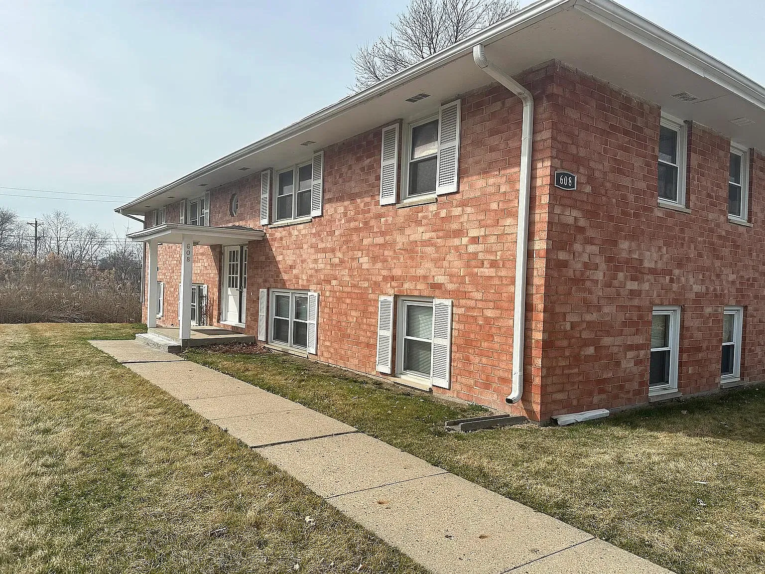 608 Knoll Dr - 608-04 — Photo 2