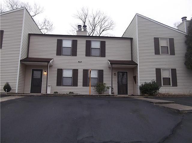 1st image of 927 Kingsbury Dr