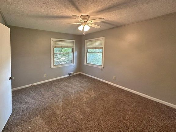 5th image of 604 Cardinal Ln