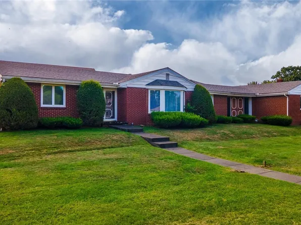 325 Rockdale Rd, Follansbee, WV 26037