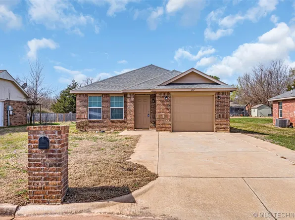 717 Geronimo Ln, Pauls Valley, OK 73075
