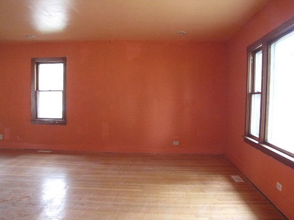 2nd image of 400 51st Ave
