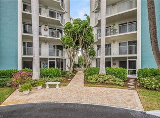1300 Gulf Shore Blvd N APT 304, Naples, FL 34102