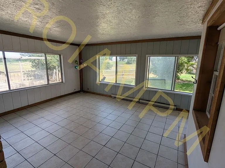424 N Main St — Photo 4