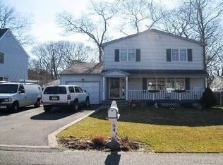 54 Putnam Ave, Patchogue, NY 11772