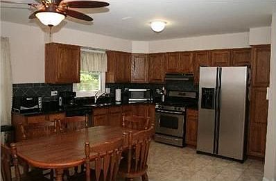 3rd image of 853 Parkway Ave