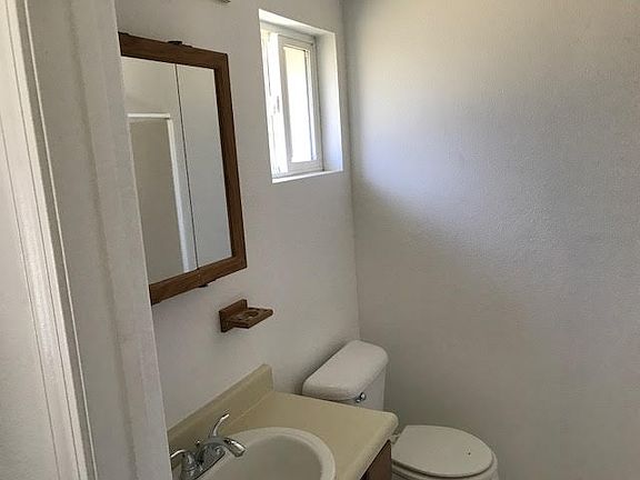4th image of 4825 Daisy St