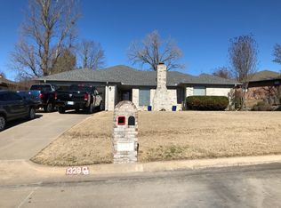 1328 Lakehurst Dr, Ada, OK 74820