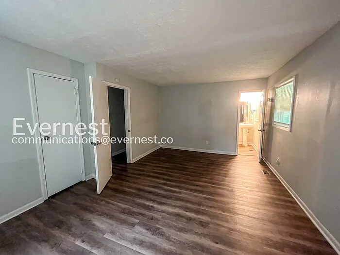 4435 Lincolndale Dr — Photo 8