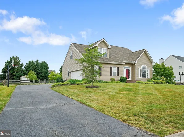 308 Red Cedar Ln, Bear, DE 19701
