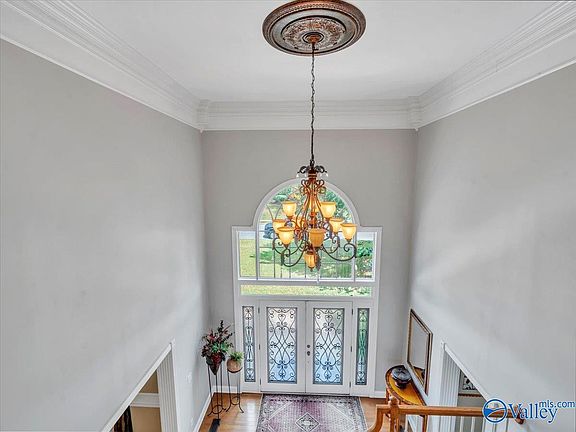 3rd image of 107 Camden Cir