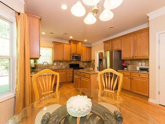 3rd image of 1435 Highland Oaks Way
