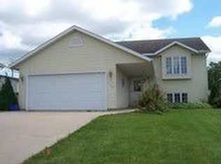 111 Meadow Ln, Janesville, MN 56048
