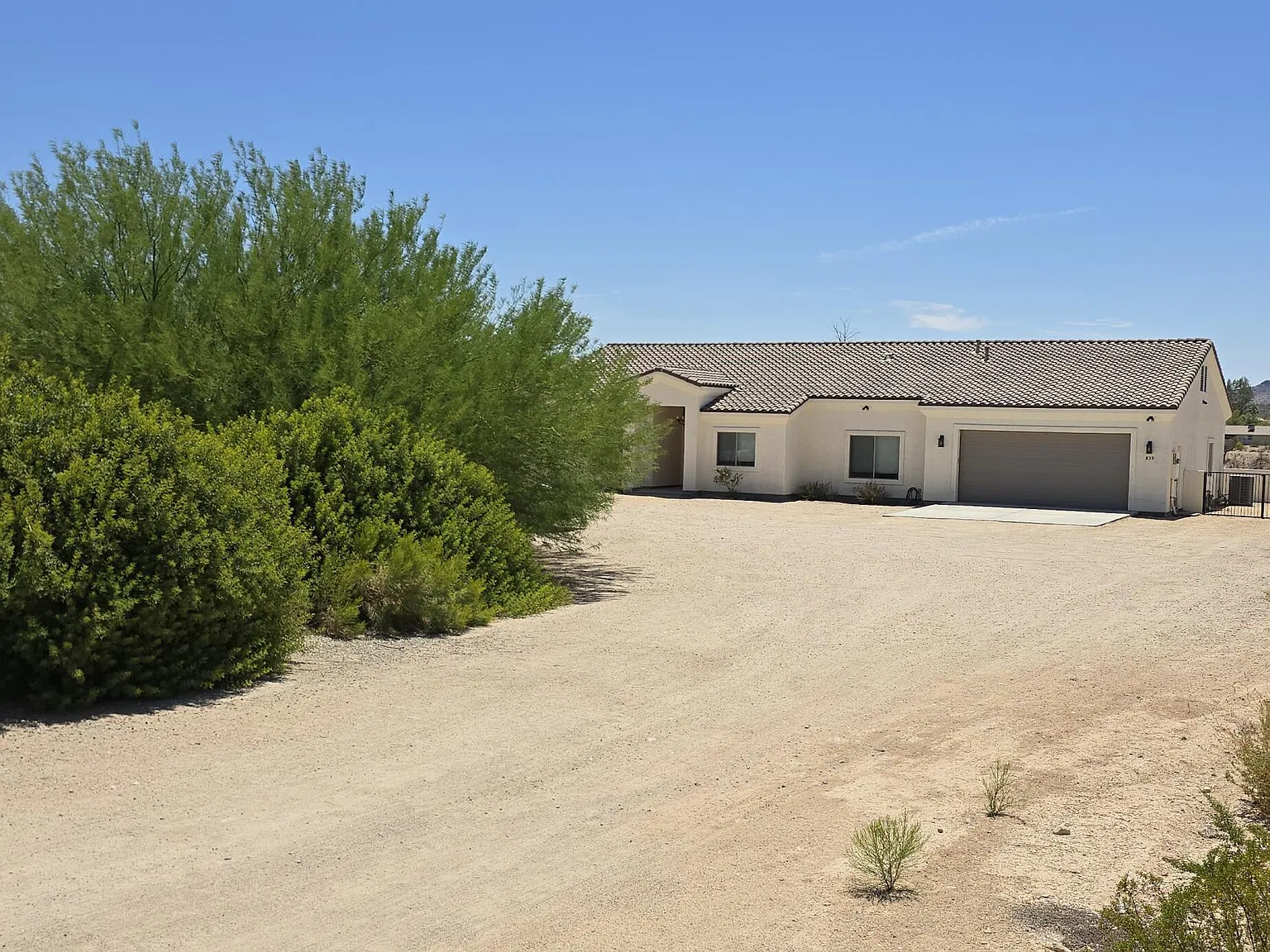 3 bed, 2.0 bath, 2126 sqft, $2,350 — Photo 3