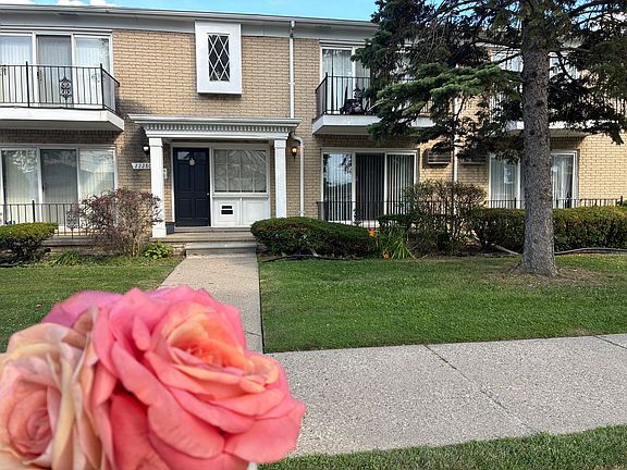 4th image of 22280 Kelly Rd APT 102