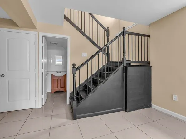 183 Thorne Street image 11 of 34