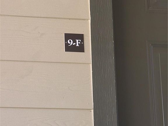 3rd image of 1020 W McNeese St APT 9F