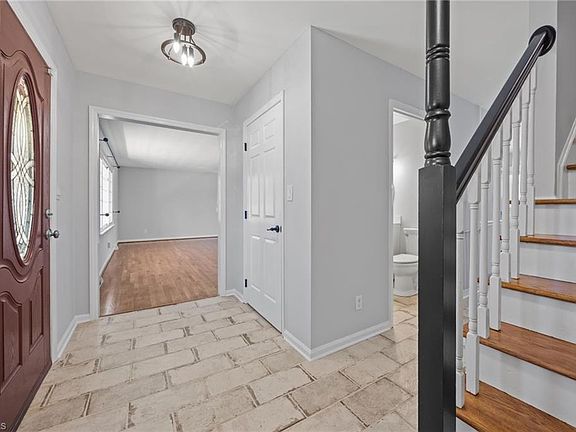 3rd image of 4306 Oak Hollow Dr
