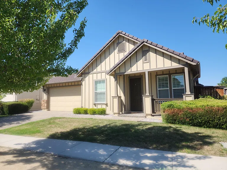 1086 Silver Coyote Dr — Photo 1