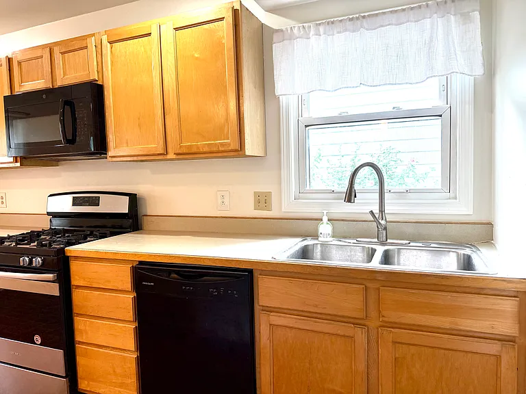 1006 N Dryden Ave — Photo 9