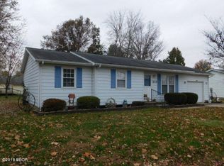 213 Chatham Dr, Salem, IL 62881